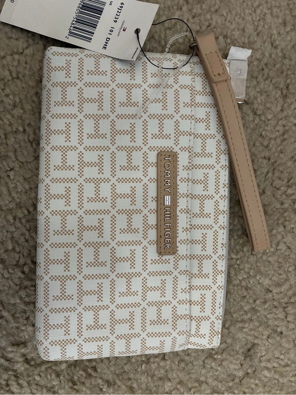 Tommy Hilfiger White & Beige Signature Wristlet